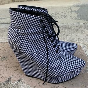 CHALRES ALBERT BLACK AND WHITE WEDGES